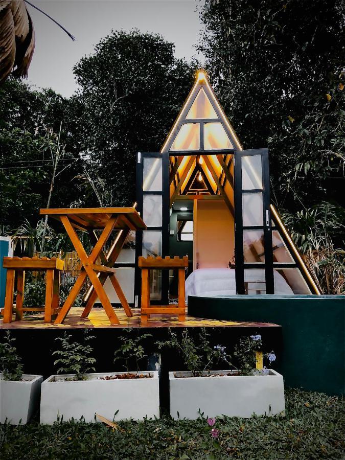 The We2 "Wildwood Elegance Escape" Bed & Breakfast Induruwa Exterior photo