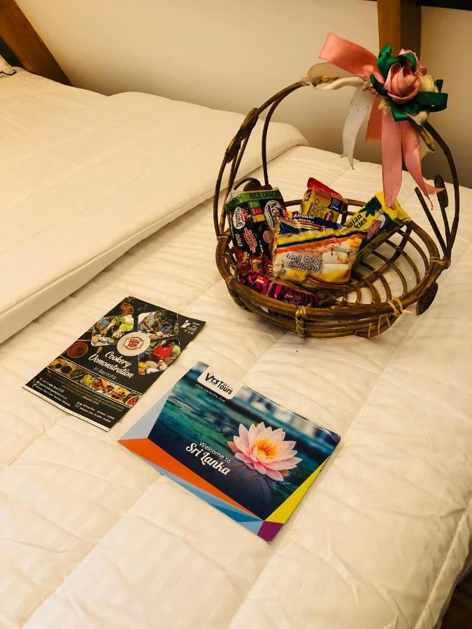 The We2 "Wildwood Elegance Escape" Bed & Breakfast Induruwa Exterior photo