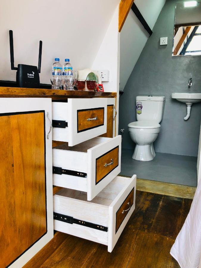 The We2 "Wildwood Elegance Escape" Bed & Breakfast Induruwa Exterior photo