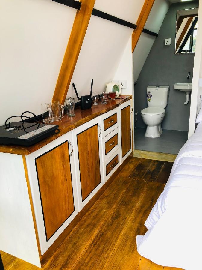 The We2 "Wildwood Elegance Escape" Bed & Breakfast Induruwa Exterior photo