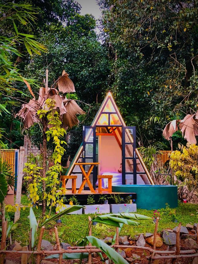 The We2 "Wildwood Elegance Escape" Bed & Breakfast Induruwa Exterior photo